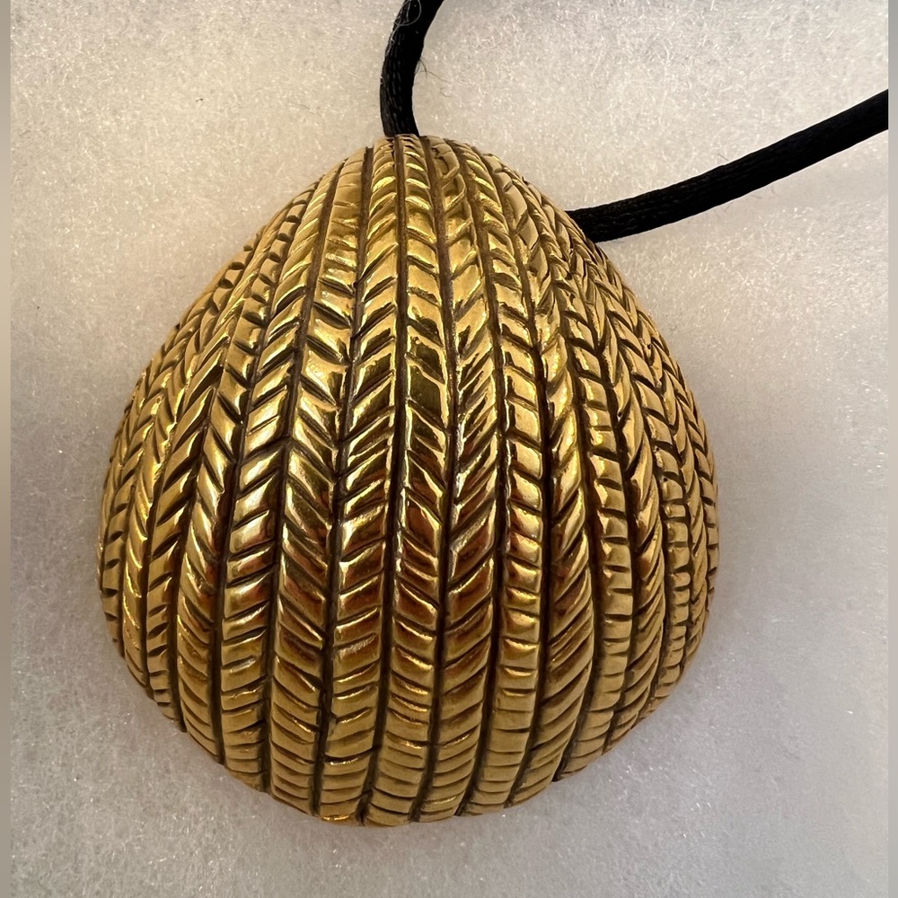 BRAND NEW, Metropolitan Museum, Sumerian Shell Pin/Pendent
